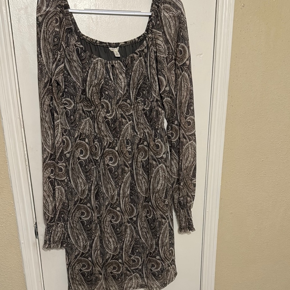 Elegant Black and Gray Paisley Dress